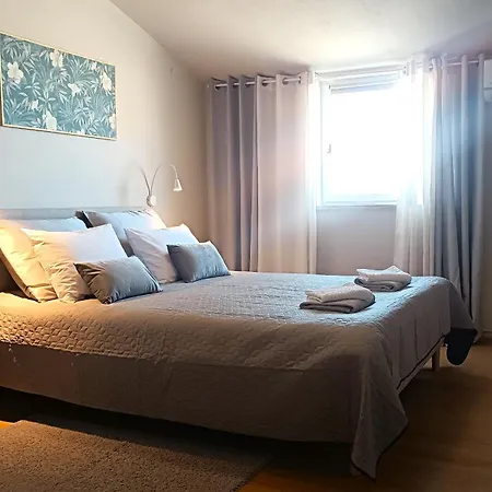 Apartment Caramel Surida 800m To The Beach, 3 Free Parking Štinjan