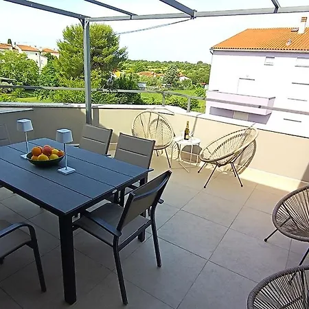 Apartman Caramel Surida 800m To The Beach, 3 Free Parking Stinjan